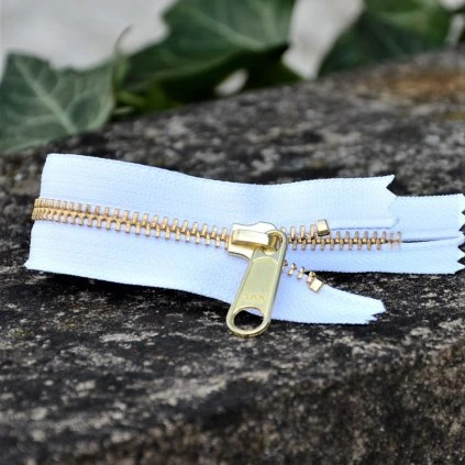 nedělitelný kovový zip YKK - 20 cm, bílý