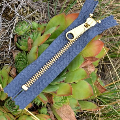 nedělitelný kovový zip YKK - 12 cm, tmavě šedý