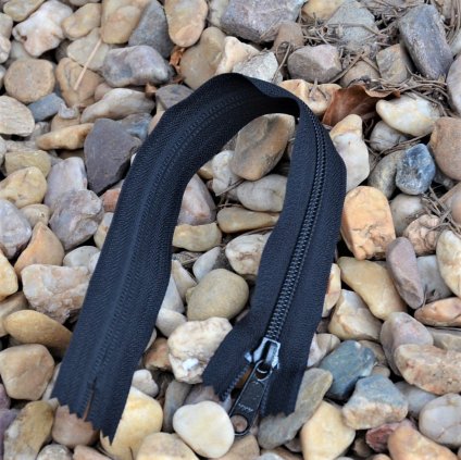 nedělitelný spirálový zip YKK bez aretace - 30 cm, černý