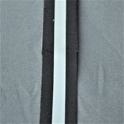 reflexní lampas 30 mm v balení 2x125 cm černý