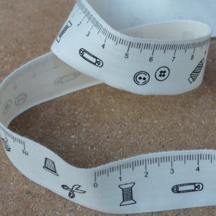 0,5 m stuha - šití + metr 23 mm