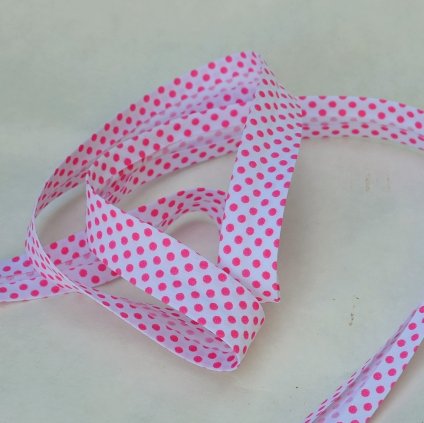 0,5 m šikmý proužek zažehlený růžové puntíky na bílé 18 mm (bavlna/polyester)