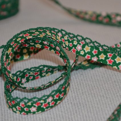 0,5 m bavlněná paspule hvězdičky na zelené 12 mm