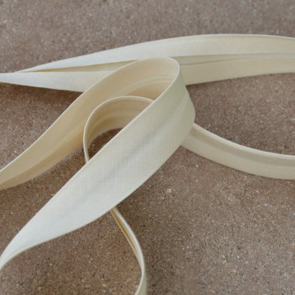 0,5 m šikmý proužek zažehlený světle béžový 18 mm (bavlna/polyester)