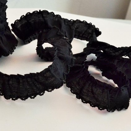 0,5 m řasený dekorovací proužek černý 20 mm