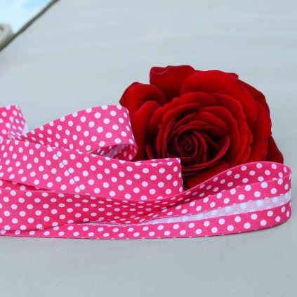 0,5 m šikmý proužek sytě růžový s puntíky 18 mm (bavlna/polyester)