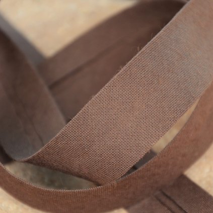 0,5 m šikmý proužek tmavě hnědý 18 mm (100% bavlna)