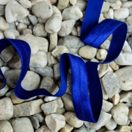 0,5 m půlená lemovací pruženka 20 mm královsky modrá