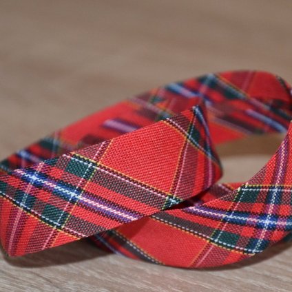 0,5 m šikmý proužek tartan kostičky červené 18 mm (bavlna/polyester)