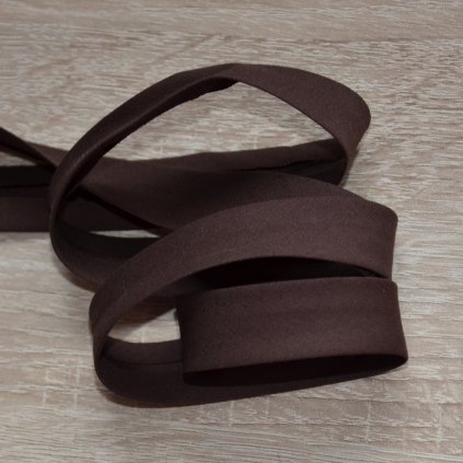 0,5 m šikmý proužek hnědý plátno s elastanem 18 mm