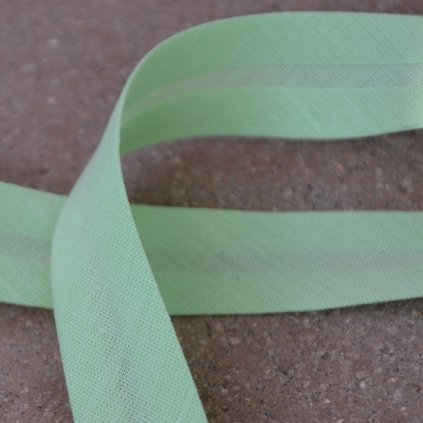 0,5 m šikmý proužek zažehlený zelená mint světlá 18 mm (bavlna/polyester)