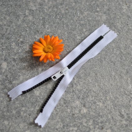 nedělitelný kostěný zip YKK - 16 cm, černé zuby, bílá stuha