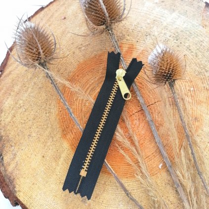 nedělitelný kovový zip YKK - 10 cm, černý