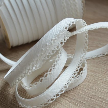 0,5 m paspule přírodně bílá s dekorem 12 mm (len/bavlna)