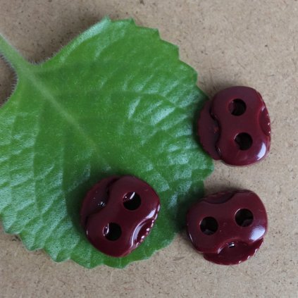 brzdička na tkanice 2 dírky prům. 4 mm vínová
