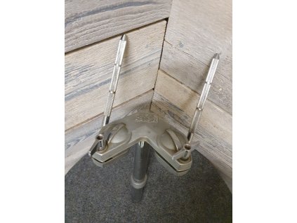 tom holder, téčko Tama