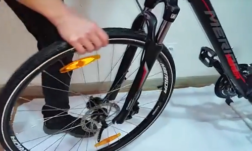 Ako naložiť predné koleso po vybalení