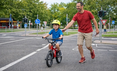 Ako naučiť deti nielen jazdiť na bicykli ale aj milovať bicyklovanie a tešiť sa na spoločné výlety?