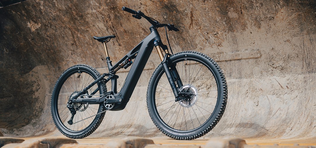 cube-stereo-hybrid-one44-hpc-at-800-carbon-gold-2026-8