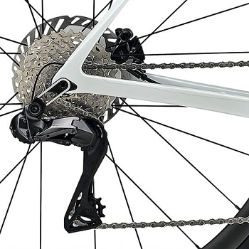 Shimano Ultegra Di2 na MERIDA SCULTURA ENDURANCE 8000 – elektronické radenie a kotúčové brzdy