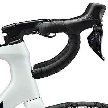 Cestný bicykel MERIDA SCULTURA ENDURANCE 8000 – celkový pohľad na karbónový endurance model