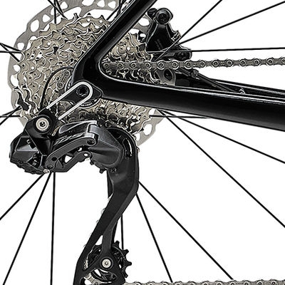 merida-scultura-5000-cierna-metaliza-sedy-2025-d2
