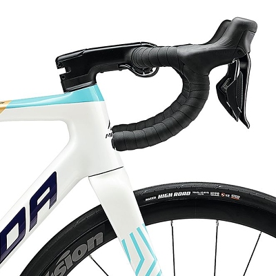 scultura-5000-teal-perletovo-biely-team-2025-d1