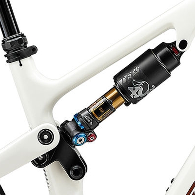 MERIDA eONE-SIXTY 10K na technickom traili – elektrobicykel pre náročných enduro jazdcov