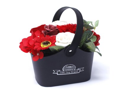 Malá kytica mydlových kvetov v darčekovom košíku