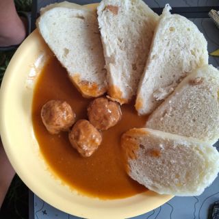 Po dobře odvedené práci, odměna pro Malého šéfa.🍛 #bigcarpcz #jidlonarybach #pozdniobed #hotovky #milujemejidlo