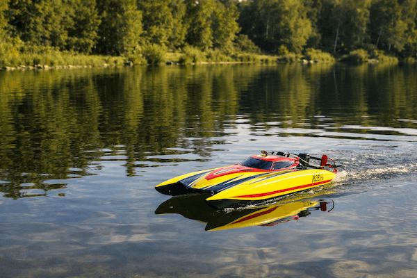 RC-lode-lod-na-hladine-rybnika-3