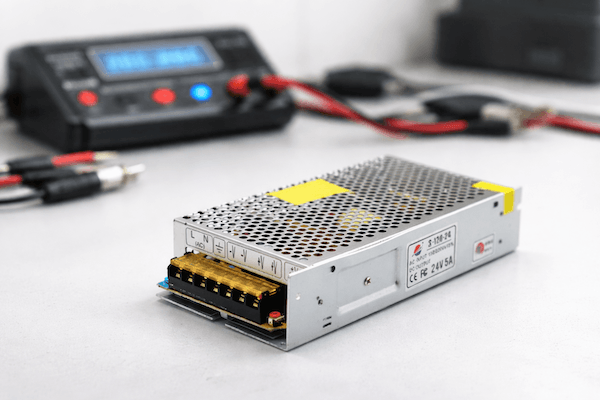 napajeci-zdroje-prumyslovy-spinany-zdroj-1