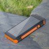 Solární powerbanka 10000mAh se svítilnou - Oranžová