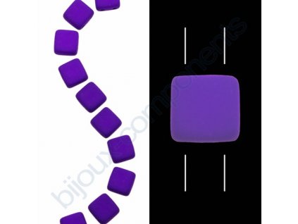Skleněné neonové korálky s UV efektem mačkané, dvoudírkové čtverečky styl Tile, tmavě fialové