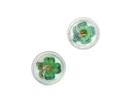 skleněný mitiv s rostlinným motivem