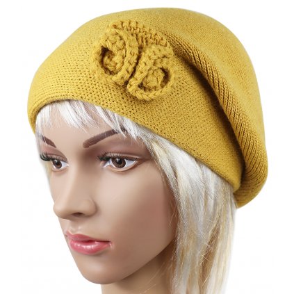 Dámský pletený baret s květinou, žluté barvy 7100221-11