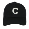 Dámská stylová kšiltovka s chlupatým písmenem C - černé barvy 9001609-7