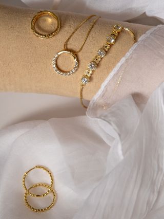 Zirkony, které dělají váš den zářivější. ✨ Vybírejte na ellami.cz