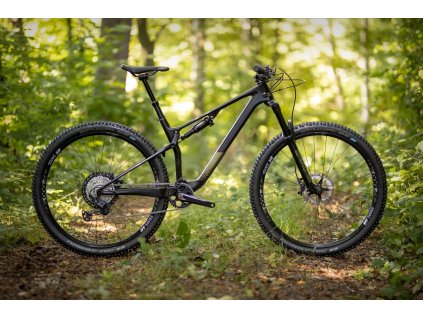 SUPERIOR XF 999 TR Matte Black/Olive Metallic, vel. 17,5" (M) Dostupnost jaro 2022