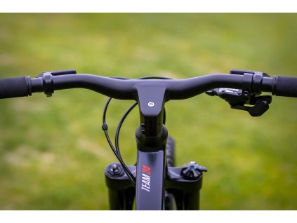 SUPERIOR Team 24 Matte Black/Hologram Chrome/Team Red Dostupnost LÉTO/PODZIM 2022