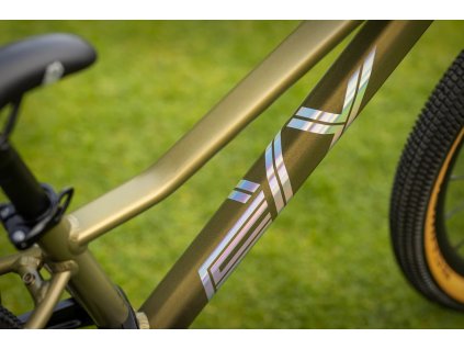 SUPERIOR F.L.Y. 20 DB Matte Olive Metallic/Hologram Chrome Dostupnost jaro 2022