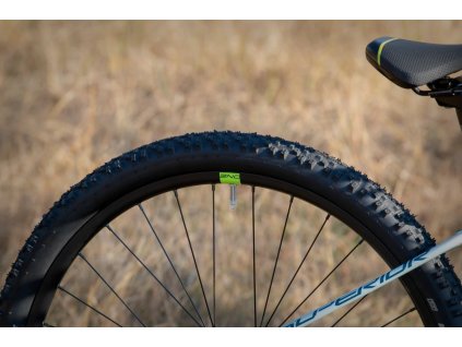 SUPERIOR Racer XC 27 DB Gloss White/Blue/Neon Yellow, vel. 15,5" (S) Dostupnost LÉTO/PODZIM 2022