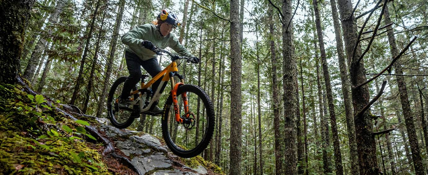 High Pivot a Norco-tól: Tökéletes felfüggesztés, amikor a terepen nehezebbé válik.       4o mini