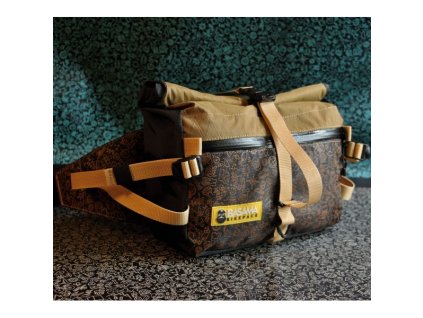 basama yatra hip pack