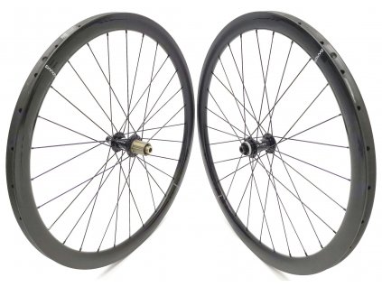 Karbonová galusková disková zapletená kola PANCHOWHEELS RUSH 38 Tubular, náboje PanchoWheels Centerlock, 1286g