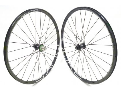 1614g Zapletená kola DUKE Road Runner Disc, náboje Hope RS4 centerlock, Sapim CX Ray