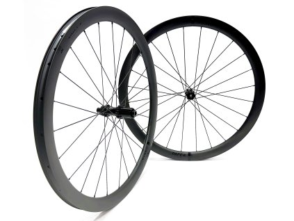 1350g Karbonová plášťová disková zapletená kola PANCHOWHEELS PACE 40 Carbon, Sapim CX Ray
