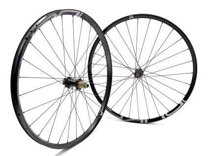 1090g Karbonová zapletená kola DUKE Lucky Jack SLS5