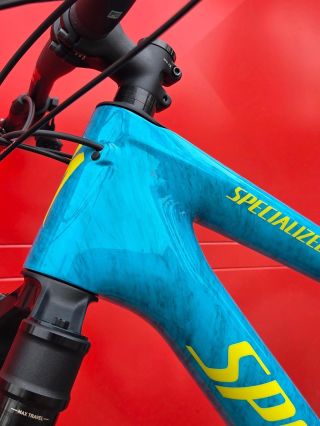 Specialized Epic 8 Pro v úchvatném laku Lagoon Blue / Liquid Metallic & Yellow je nekompromisní XC bike, který v sobě...