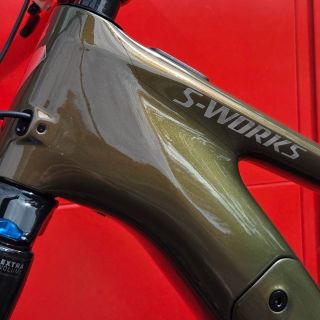 Specialized Turbo Levo 4 S-Works představuje absolutní vrchol evoluce horských elektrokol, kde se potkává brutální výkon s...